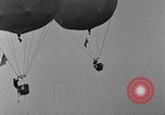 Image les ballons à air chaud Venice Beach Los Angeles California USA, 1930, de la seconde 52 séquences d'archives historiques vidéo 65675054972