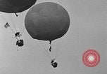 Image les ballons à air chaud Venice Beach Los Angeles California USA, 1930, de la seconde 54 séquences d'archives historiques vidéo 65675054972