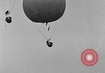 Image les ballons à air chaud Venice Beach Los Angeles California USA, 1930, de la seconde 56 séquences d'archives historiques vidéo 65675054972