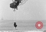 Image les ballons à air chaud Venice Beach Los Angeles California USA, 1930, de la seconde 58 séquences d'archives historiques vidéo 65675054972