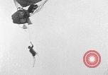 Image les ballons à air chaud Venice Beach Los Angeles California USA, 1930, de la seconde 60 séquences d'archives historiques vidéo 65675054972