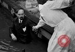 Image 7e jour adventistes' baptistaire Saint Maurice France, 1930, de la seconde 33 séquences d'archives historiques vidéo 65675054977