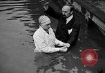 Image 7e jour adventistes' baptistaire Saint Maurice France, 1930, de la seconde 46 séquences d'archives historiques vidéo 65675054977
