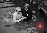 Image 7e jour adventistes' baptistaire Saint Maurice France, 1930, de la seconde 49 séquences d'archives historiques vidéo 65675054977