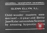 Image rabbit hypnotisé Glen Ellyn Illinois USA, 1930, de la seconde 1 séquences d'archives historiques vidéo 65675054980