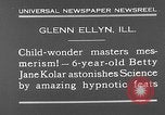 Image rabbit hypnotisé Glen Ellyn Illinois USA, 1930, de la seconde 3 séquences d'archives historiques vidéo 65675054980