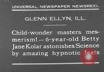 Image rabbit hypnotisé Glen Ellyn Illinois USA, 1930, de la seconde 11 séquences d'archives historiques vidéo 65675054980