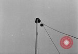 Standbild Bill Holmes klettert Fahnenmast New York City USA, 1931, aus Sekunde 45 historischem Filmmaterial Videoclip 65675054993