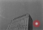 Standbild Bill Holmes klettert Fahnenmast New York City USA, 1931, aus Sekunde 52 historischem Filmmaterial Videoclip 65675054993