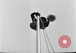 Standbild Bill Holmes klettert Fahnenmast New York City USA, 1931, aus Sekunde 60 historischem Filmmaterial Videoclip 65675054993