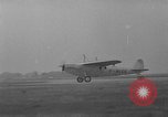 Standbild französischen Flieger Rossi und Codos Set Distance aufzeichnen Brooklyn New York City USA, 1933, aus Sekunde 42 historischem Filmmaterial Videoclip 65675054994