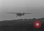 Standbild französischen Flieger Rossi und Codos Set Distance aufzeichnen Brooklyn New York City USA, 1933, aus Sekunde 53 historischem Filmmaterial Videoclip 65675054994