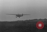 Standbild französischen Flieger Rossi und Codos Set Distance aufzeichnen Brooklyn New York City USA, 1933, aus Sekunde 54 historischem Filmmaterial Videoclip 65675054994