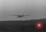 Standbild französischen Flieger Rossi und Codos Set Distance aufzeichnen Brooklyn New York City USA, 1933, aus Sekunde 55 historischem Filmmaterial Videoclip 65675054994