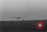 Standbild französischen Flieger Rossi und Codos Set Distance aufzeichnen Brooklyn New York City USA, 1933, aus Sekunde 58 historischem Filmmaterial Videoclip 65675054994
