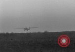 Standbild französischen Flieger Rossi und Codos Set Distance aufzeichnen Brooklyn New York City USA, 1933, aus Sekunde 59 historischem Filmmaterial Videoclip 65675054994