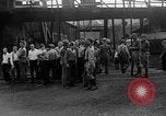 Standbild industrielle Streik Brownsville Pennsylvania USA, 1933, aus Sekunde 37 historischem Filmmaterial Videoclip 65675054995