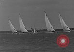 Immagine di Il Royal Yacht Squadron Regata Cowes Inghilterra Regno Unito, 1933, secondo 24 filmato di repertorio 65675054997