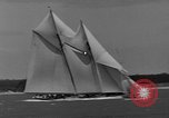 Immagine di Il Royal Yacht Squadron Regata Cowes Inghilterra Regno Unito, 1933, secondo 26 filmato di repertorio 65675054997