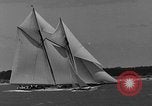 Immagine di Il Royal Yacht Squadron Regata Cowes Inghilterra Regno Unito, 1933, secondo 27 filmato di repertorio 65675054997