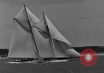 Immagine di Il Royal Yacht Squadron Regata Cowes Inghilterra Regno Unito, 1933, secondo 28 filmato di repertorio 65675054997