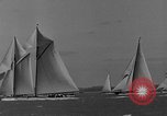 Immagine di Il Royal Yacht Squadron Regata Cowes Inghilterra Regno Unito, 1933, secondo 31 filmato di repertorio 65675054997