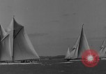 Immagine di Il Royal Yacht Squadron Regata Cowes Inghilterra Regno Unito, 1933, secondo 32 filmato di repertorio 65675054997