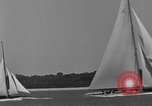 Immagine di Il Royal Yacht Squadron Regata Cowes Inghilterra Regno Unito, 1933, secondo 40 filmato di repertorio 65675054997
