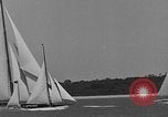 Immagine di Il Royal Yacht Squadron Regata Cowes Inghilterra Regno Unito, 1933, secondo 43 filmato di repertorio 65675054997