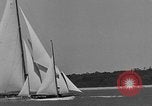 Immagine di Il Royal Yacht Squadron Regata Cowes Inghilterra Regno Unito, 1933, secondo 44 filmato di repertorio 65675054997