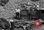 Standbild bootleggers Bergbau Scranton Pennsylvania USA, 1933, aus Sekunde 39 historischem Filmmaterial Videoclip 65675055003