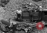 Standbild bootleggers Bergbau Scranton Pennsylvania USA, 1933, aus Sekunde 40 historischem Filmmaterial Videoclip 65675055003