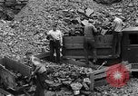 Standbild bootleggers Bergbau Scranton Pennsylvania USA, 1933, aus Sekunde 41 historischem Filmmaterial Videoclip 65675055003