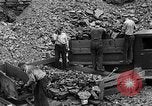 Standbild bootleggers Bergbau Scranton Pennsylvania USA, 1933, aus Sekunde 42 historischem Filmmaterial Videoclip 65675055003