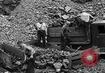 Standbild bootleggers Bergbau Scranton Pennsylvania USA, 1933, aus Sekunde 44 historischem Filmmaterial Videoclip 65675055003