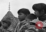 Immagine di Medico esamina Seminole Native American Indian i membri della tribù Miami Florida USA, 1934, secondo 46 filmato di repertorio 65675055016