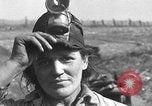 Image femme miner Cadiz Ohio USA, 1934, de la seconde 11 séquences d'archives historiques vidéo 65675055022