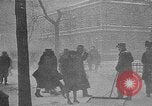 Immagine di Tempesta di neve nella città americana New York City USA, 1920, secondo 38 filmato di repertorio 65675055031