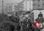 Immagine di Tempesta di neve nella città americana New York City USA, 1920, secondo 58 filmato di repertorio 65675055031
