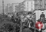 Immagine di Tempesta di neve nella città americana New York City USA, 1920, secondo 60 filmato di repertorio 65675055031