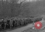 Standbild deutschen Gefangenen marschierten durch die Stadt Mulhouse Elsass Frankreich, 1944, aus Sekunde 10 historischem Filmmaterial Videoclip 65675055073