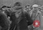 Standbild deutschen Gefangenen marschierten durch die Stadt Mulhouse Elsass Frankreich, 1944, aus Sekunde 34 historischem Filmmaterial Videoclip 65675055073