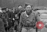 Standbild deutschen Gefangenen marschierten durch die Stadt Mulhouse Elsass Frankreich, 1944, aus Sekunde 41 historischem Filmmaterial Videoclip 65675055073