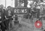 Standbild französischen Widerstandskämpfer übernehmen Sie die Kontrolle Reims Frankreich, 1944, aus Sekunde 1 historischem Filmmaterial Videoclip 65675055076