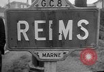 Standbild französischen Widerstandskämpfer übernehmen Sie die Kontrolle Reims Frankreich, 1944, aus Sekunde 6 historischem Filmmaterial Videoclip 65675055076