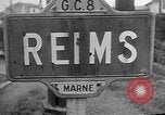 Standbild französischen Widerstandskämpfer übernehmen Sie die Kontrolle Reims Frankreich, 1944, aus Sekunde 9 historischem Filmmaterial Videoclip 65675055076