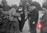 Standbild französischen Widerstandskämpfer übernehmen Sie die Kontrolle Reims Frankreich, 1944, aus Sekunde 18 historischem Filmmaterial Videoclip 65675055076