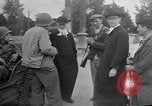 Standbild französischen Widerstandskämpfer übernehmen Sie die Kontrolle Reims Frankreich, 1944, aus Sekunde 19 historischem Filmmaterial Videoclip 65675055076