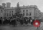 Standbild französischen Widerstandskämpfer übernehmen Sie die Kontrolle Reims Frankreich, 1944, aus Sekunde 23 historischem Filmmaterial Videoclip 65675055076