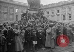 Standbild französischen Widerstandskämpfer übernehmen Sie die Kontrolle Reims Frankreich, 1944, aus Sekunde 31 historischem Filmmaterial Videoclip 65675055076